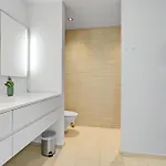 4 Bedroom Stunning In 펜션 *