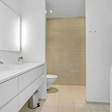 別荘 4 Bedroom Stunning In
